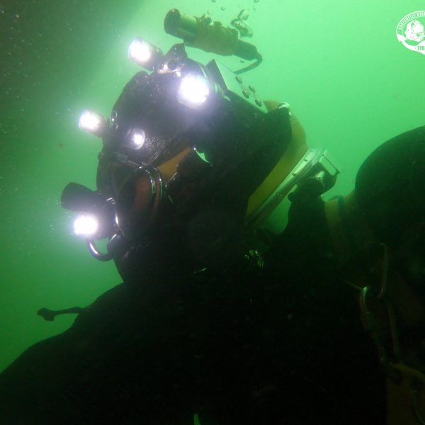 UNDERWATER-LED-LIGHTS-SET-FOR-COMMERTIAL-DIVERS_HELMET-MOUNT